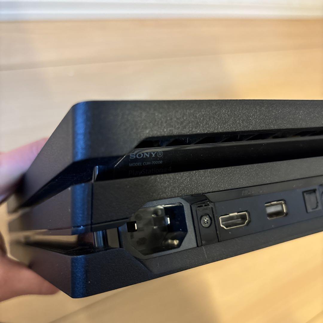 ジャンク　SONY PS4 pro本体 CUH-7000Bブラック