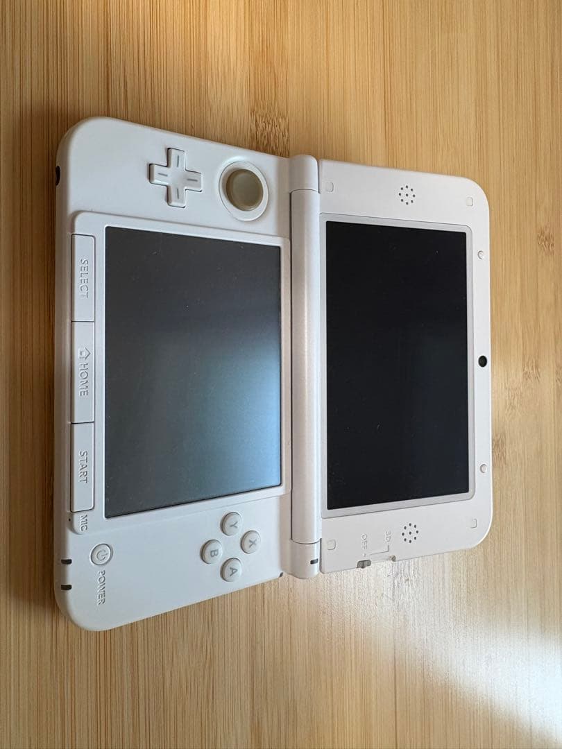 3DSLL ホワイト (外箱、取説なし) 3DSLL ホワイト (外箱、取説なし)