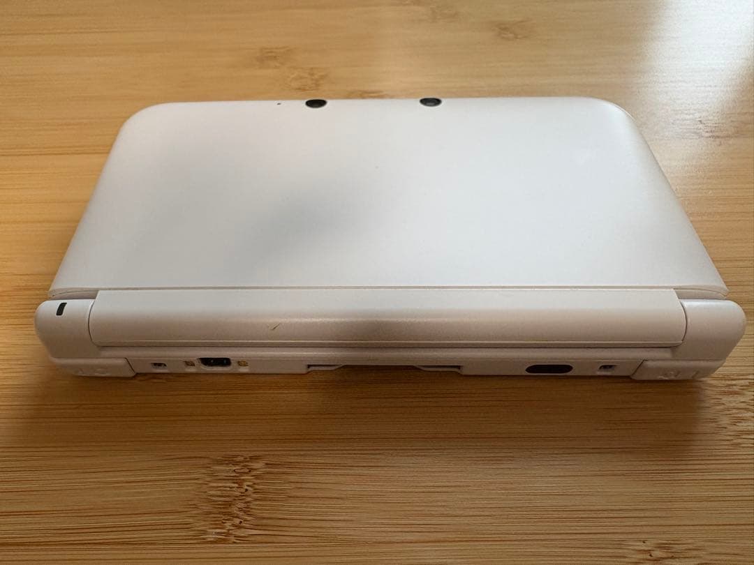 3DSLL ホワイト (外箱、取説なし) 3DSLL ホワイト (外箱、取説なし)