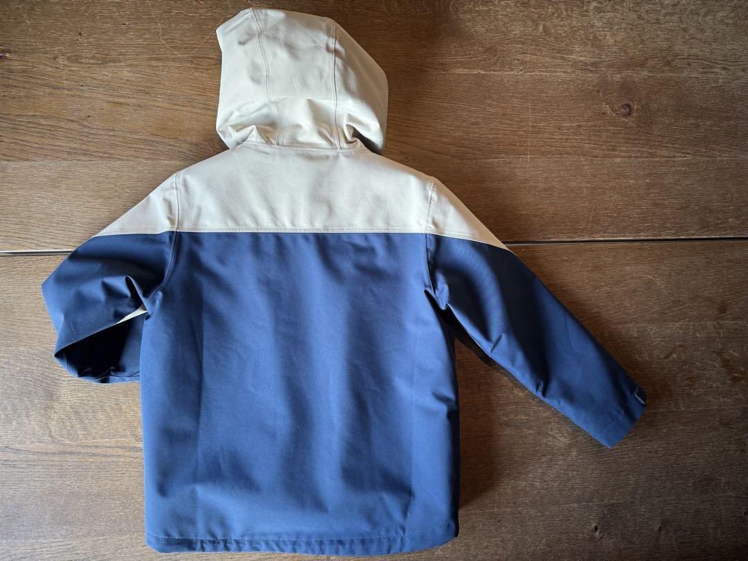 Patagonia キッズ ジャケット ベージュとネイビー（サイズXS 5-6）