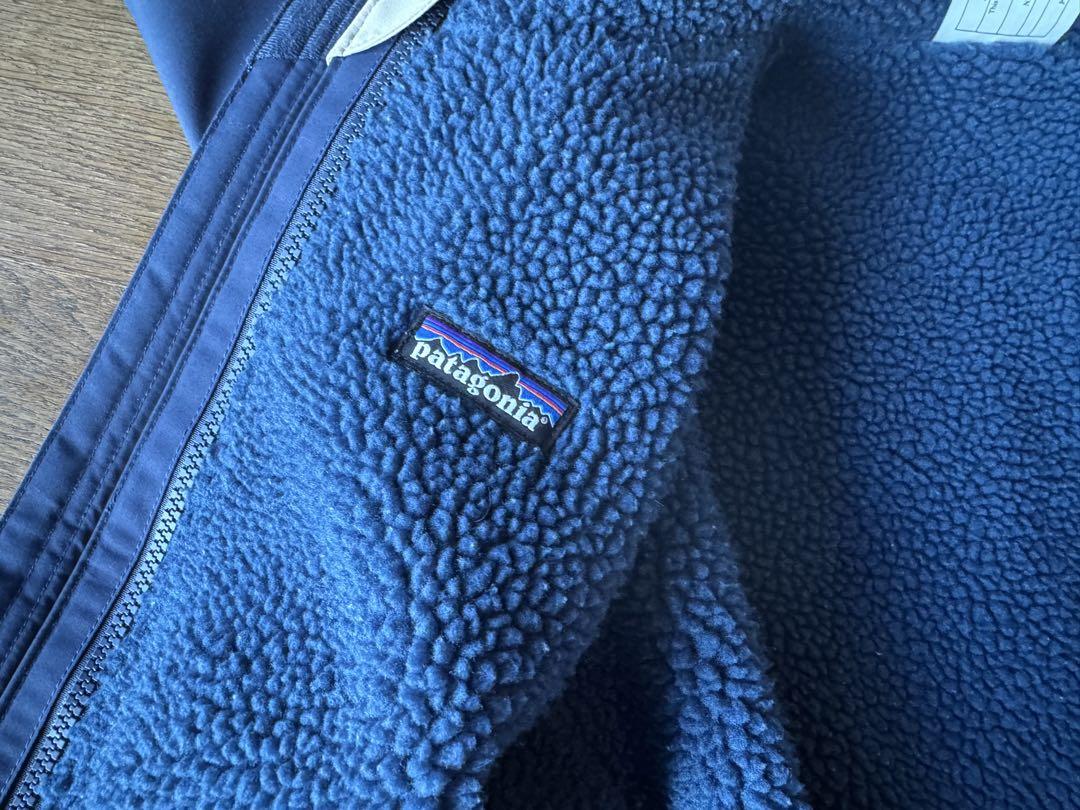 Patagonia キッズ ジャケット ベージュとネイビー（サイズXS 5-6）