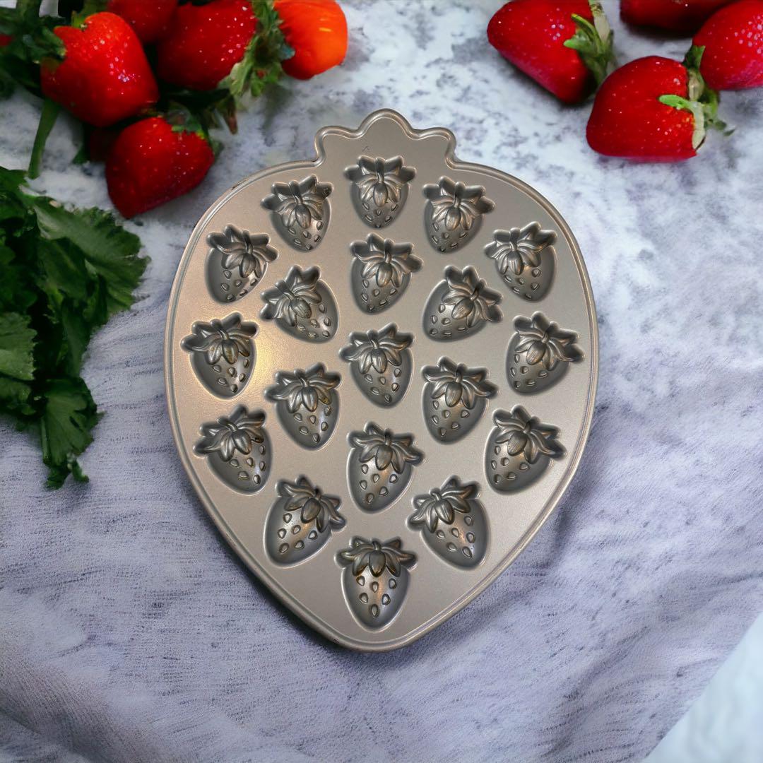 未使用品イチゴ型 Nordic Ware