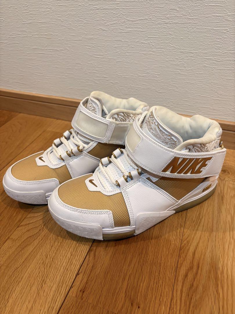 NIKE ナイキスニーカー レブロン2