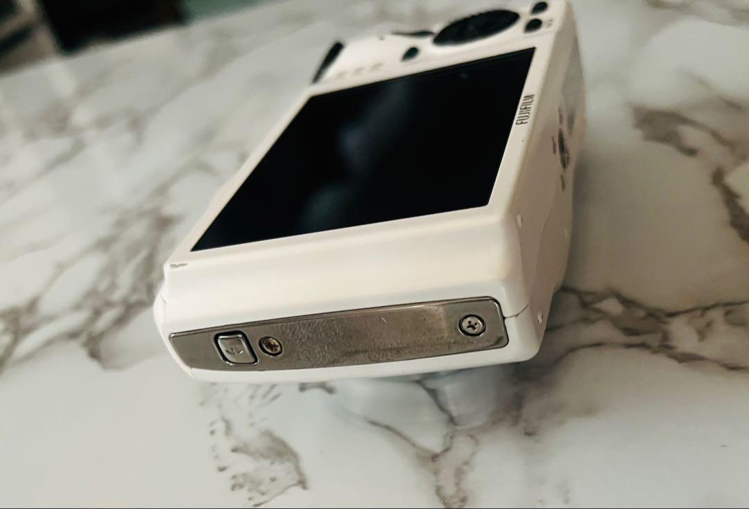 FUJIFILM EXR ホワイト コンパクトデジタルカメラ