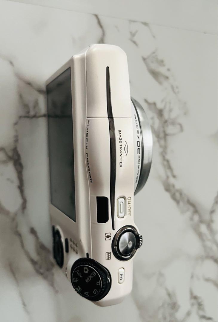 FUJIFILM EXR ホワイト コンパクトデジタルカメラ
