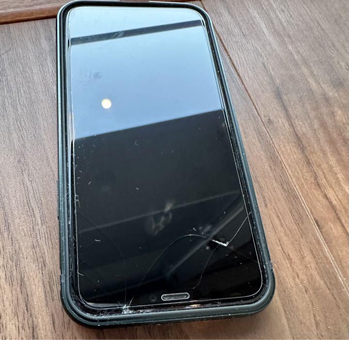 iPhone 11 Pro 256G シルバー SIMフリー 背面ガラス割れ