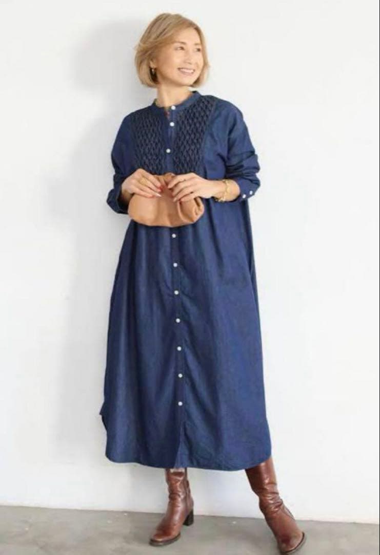 美品！PLUS OTOHA ハンドスモッキングデニムワンピース　ブルー