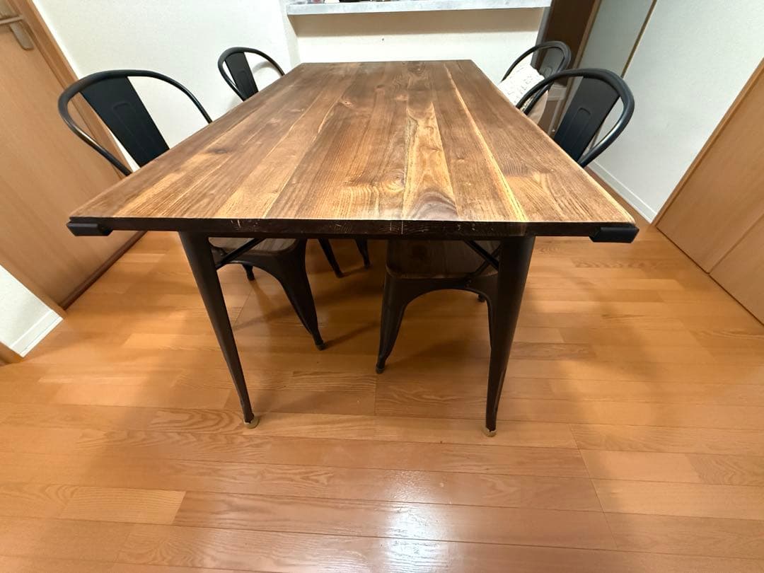 エルム材とスチールのダイニングテーブルセット エルム材とスチールのダイニングテーブルセット