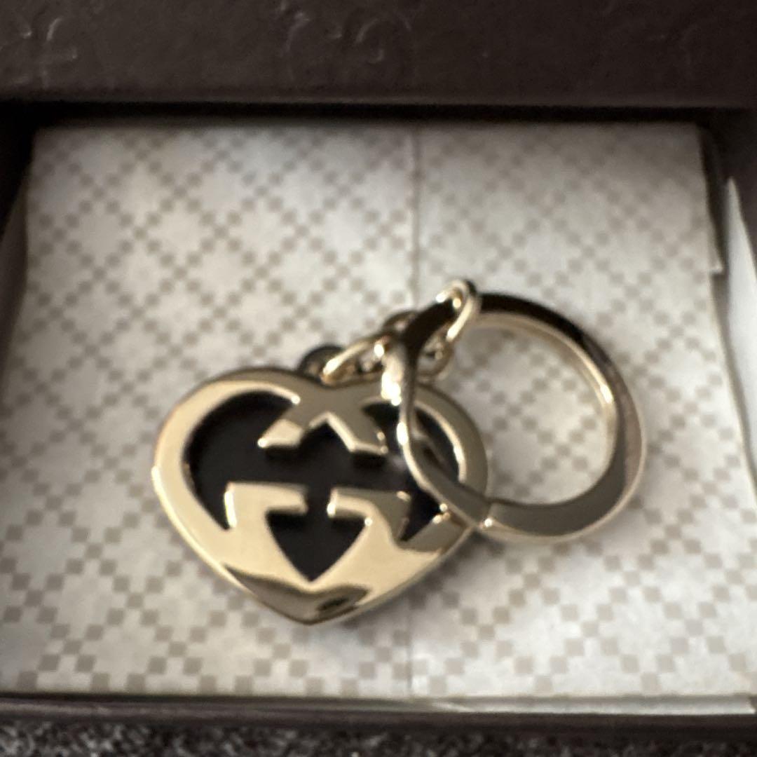 美品GUCCI ハート型レザーキーホルダー