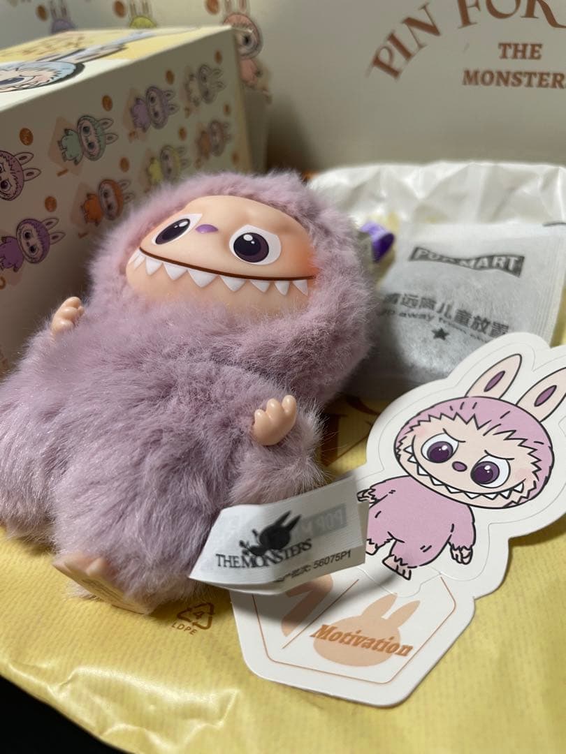 ラブブ LABUBU PIN FOR LOVE アルファベットペンダント M