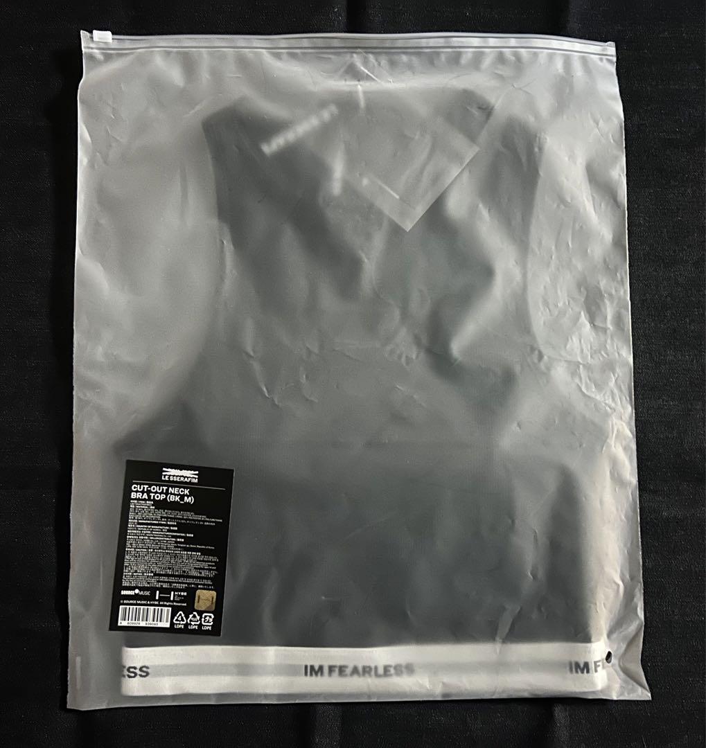 LE SSERAFIM POP UP トップス　黒 Amazon.co.jp: ルセラフィム POPUP CROP HOODIE S-Mサイズ