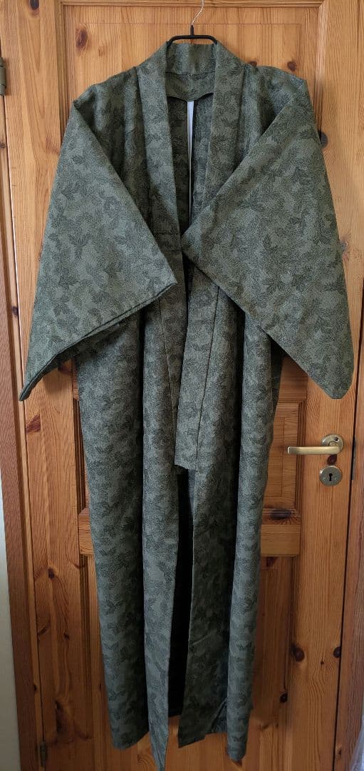 ハードな オリーブグリーン 花柄 着物 リメイク目立った傷や汚れなし 卓越した