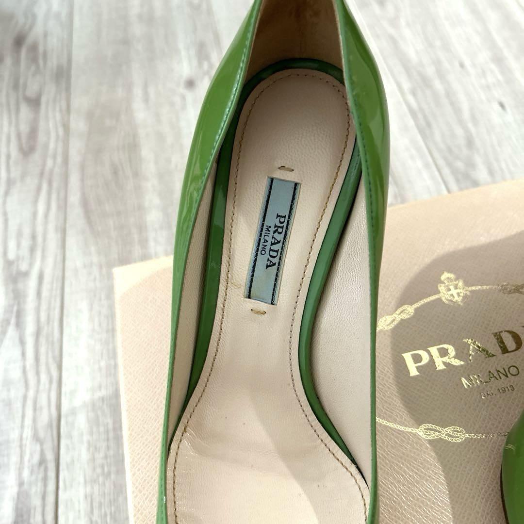 美品　PRADA グリーンパンプス
