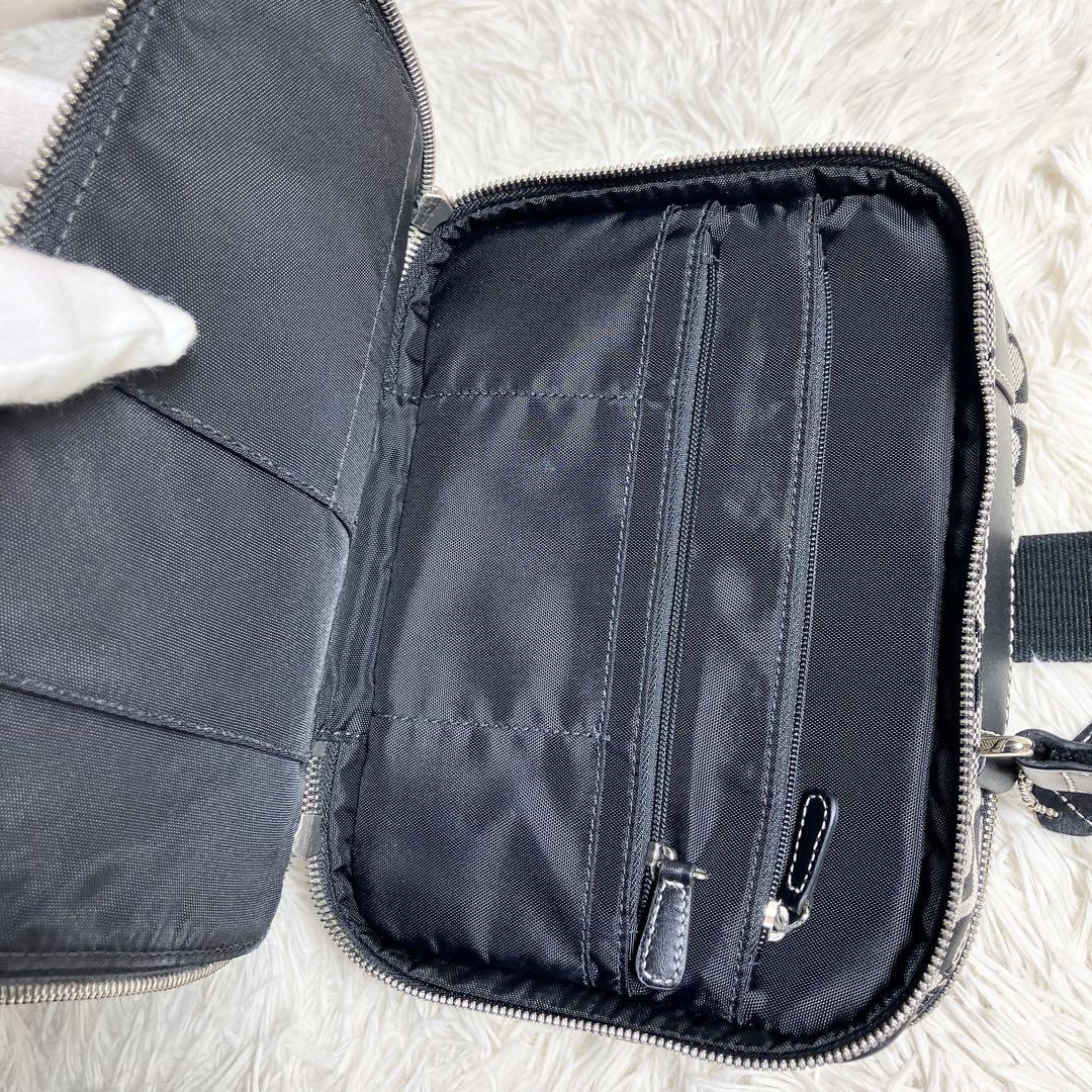 【未使用級】COACH キャンバス クロスボディ シグネチャーPVCレザー