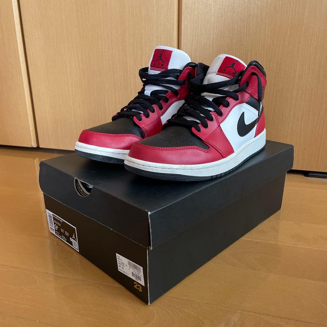 NIKE AIR JORDAN 1 MID CHICAGO BLACK TOE NIKE AIR JORDAN 1 MID CHICAGO BLACK TOE