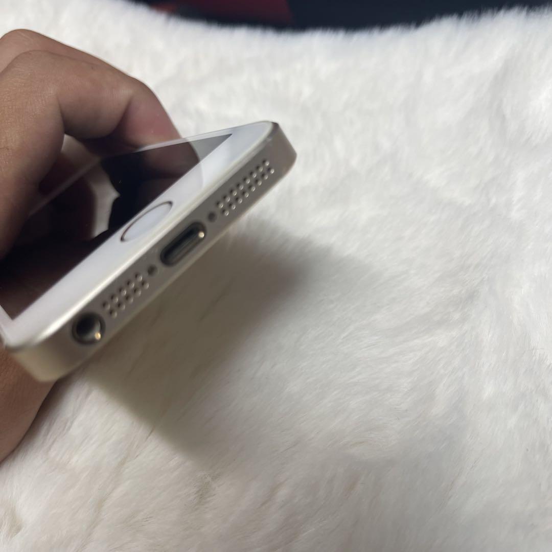iPhoneSE ゴールド128GB SIMフリー 新品バッテリー