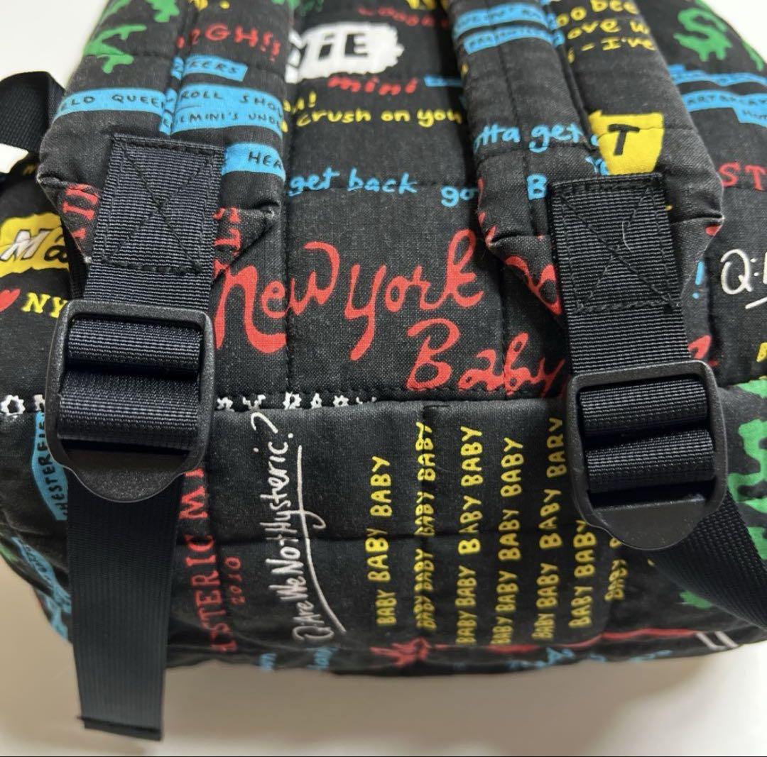 ヒステリックミニ　リュック　黒　リリック柄　刺繍　ワッペン　チェストベルト ヒステリックミニ リュック 黒 リリック柄 刺繍 ワッペン