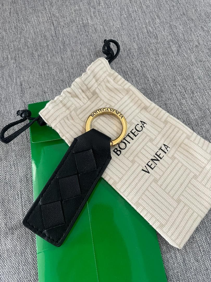 BOTTEGA VENETA ブラック レザーキーホルダー 11cm BOTTEGA VENETA ブラック レザーキーホルダー 11cm