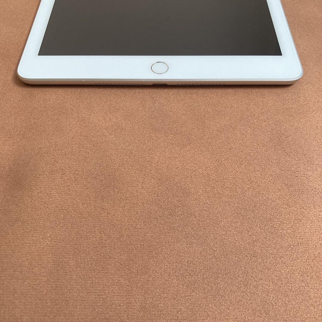 418 未使用品 電池新品 iPad5 第5世代 32GB au 418 未使用品 電池新品 iPad5 第5世代 32GB au