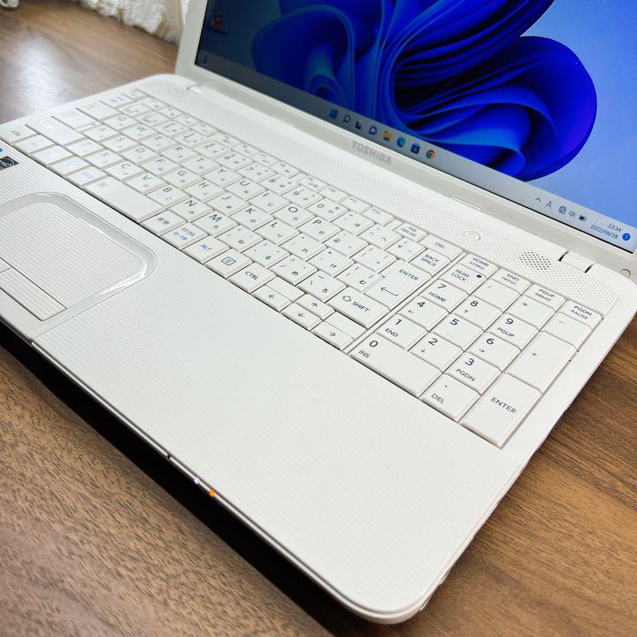 大容量】かわいいホワイト☘新品SSD512GB搭載! ☘ dynabook ☘ - メルカリ 激安売品 ☘ dynabook ☘ 【大容量】かわいいホワイト☘新品SSD512GB搭載! ノートPC