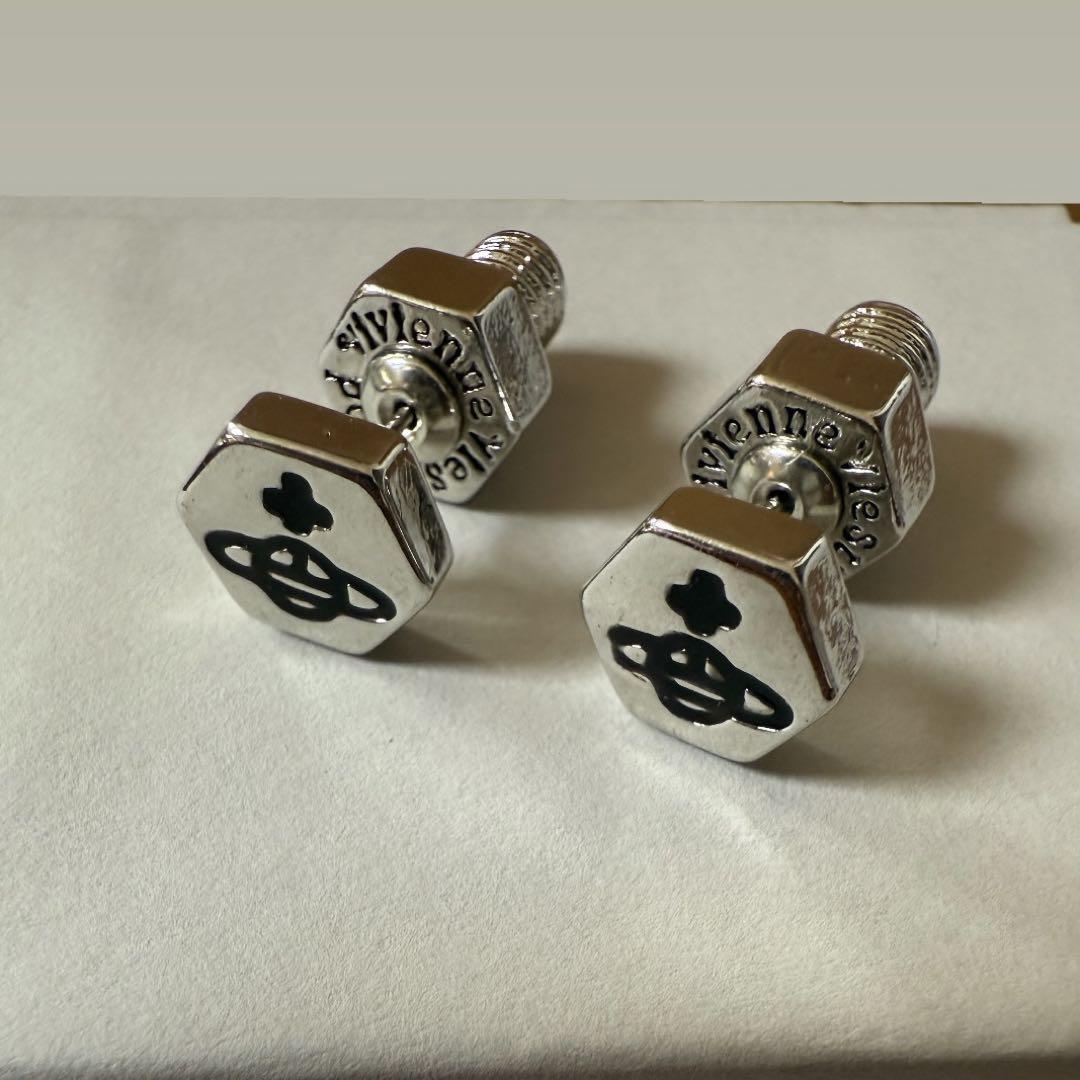 Vivienne Westwood ボルト ピアス 2個セット - メルカリ