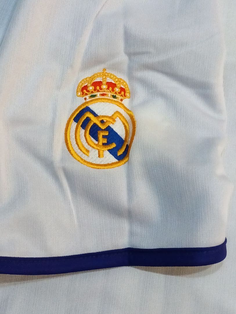 未使用　adidas100周年記念2002年レアルマドリードリバーシブルLサイズ