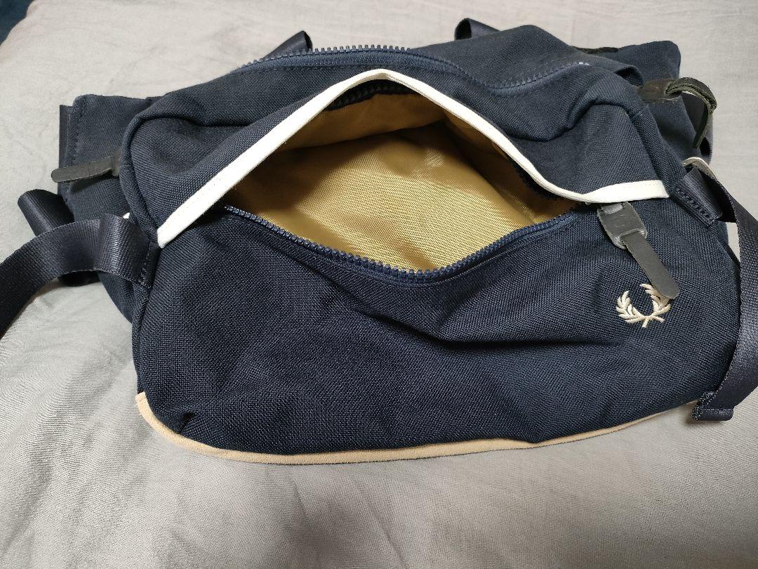 フレッドペリー FRED PERRY ショルダーバッグ ネイビー