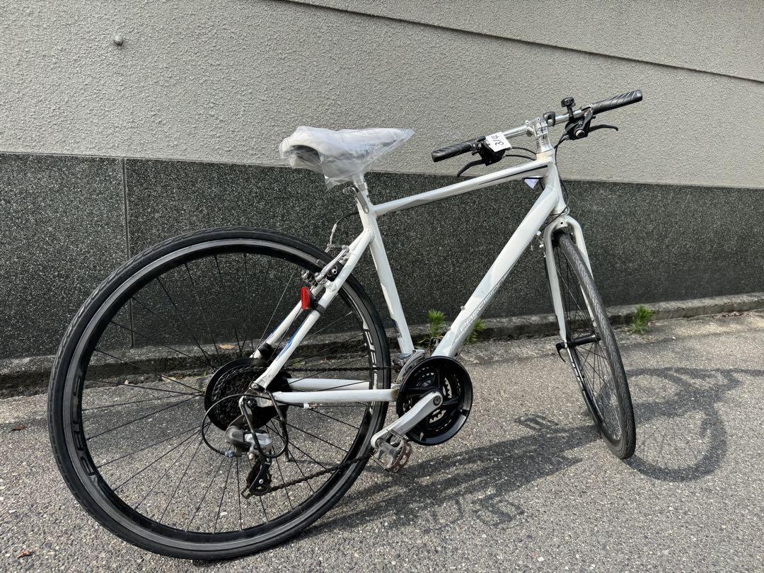 314番　全車両格安販売‼️ 700c クロスバイク　ホワイト　変速