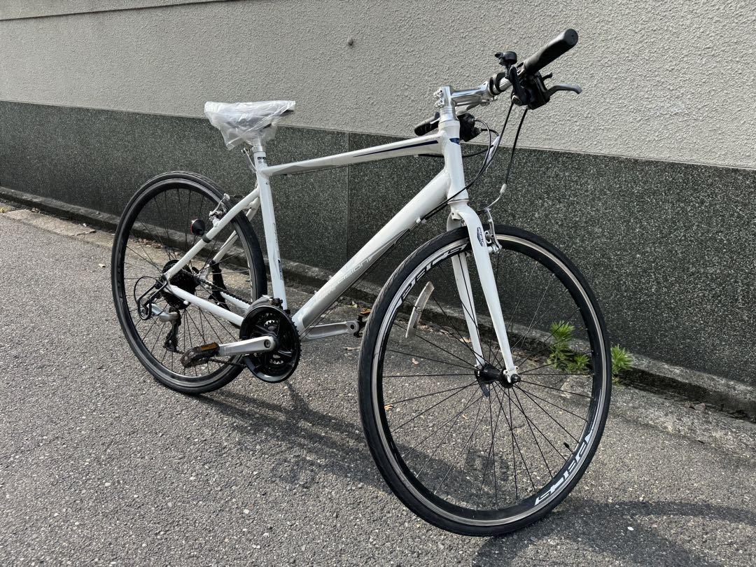 314番　全車両格安販売‼️ 700c クロスバイク　ホワイト　変速