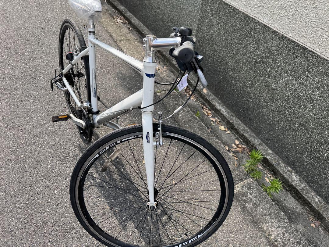 314番　全車両格安販売‼️ 700c クロスバイク　ホワイト　変速