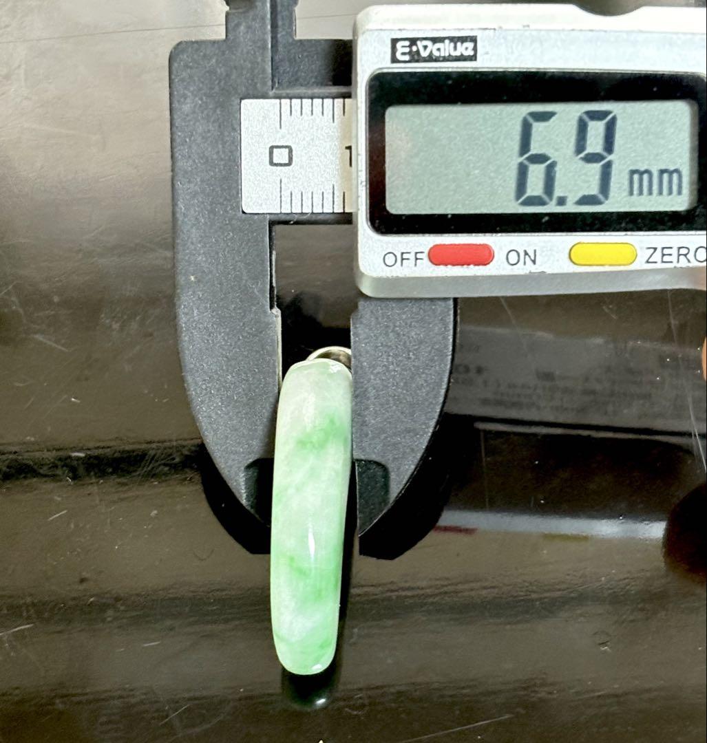 お守りの勾玉 糸魚川翡翠 ヒスイ ペンダントトップ 7g 希少価値