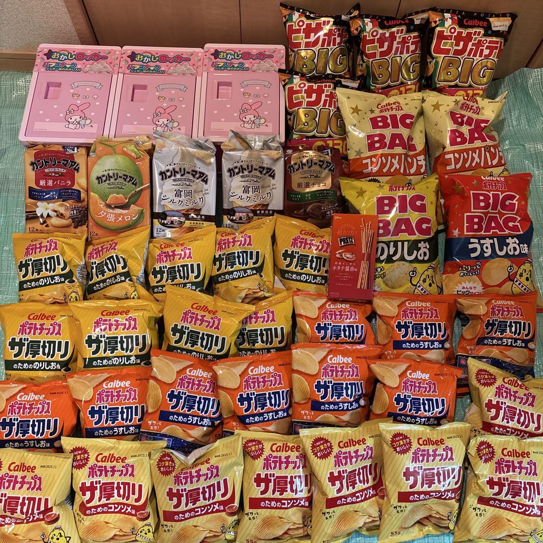 お菓子詰め合わせ　サンリオロッカーボックス　お菓子入り