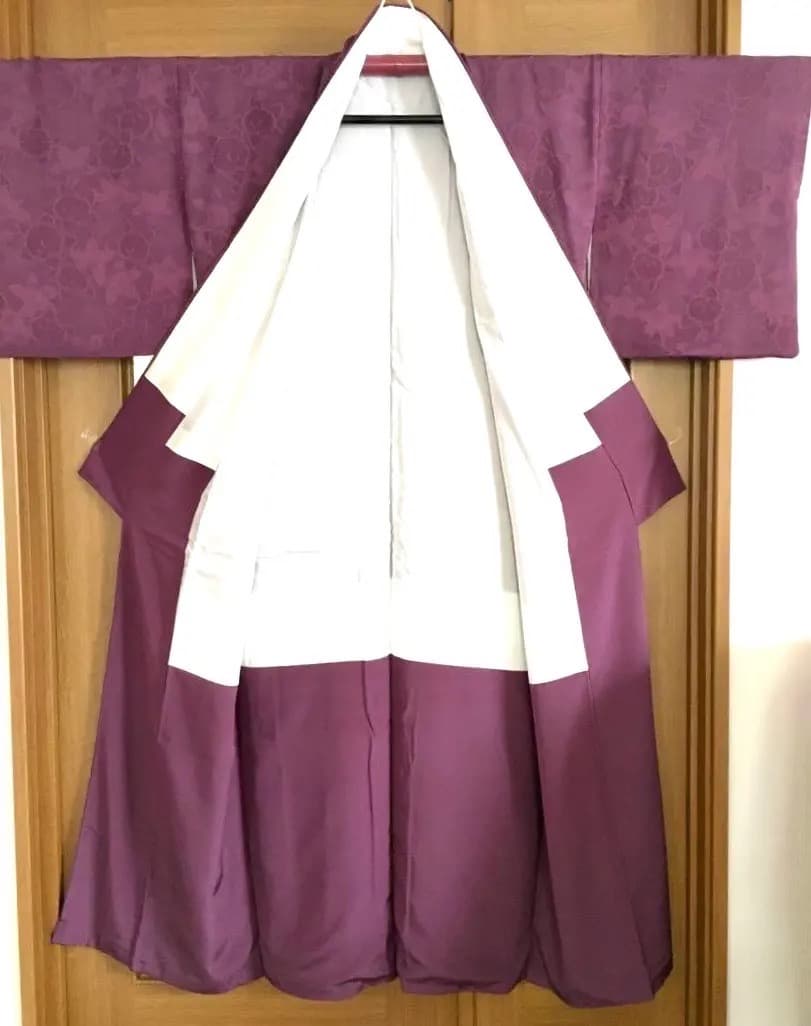 ふっくらと地紋は橘 吉祥古典柄 美品上質正絹 色無地一つ紋 高貴なお色合 準礼装 ふっくらと地紋は橘 吉祥古典柄 美品上質正絹 色無地一つ紋 高貴なお色合 準礼装