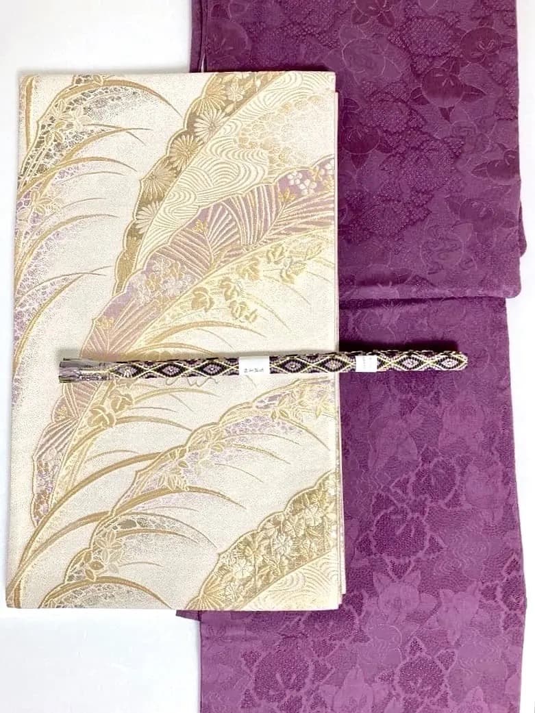 ふっくらと地紋は橘 吉祥古典柄 美品上質正絹 色無地一つ紋 高貴なお色合 準礼装 ふっくらと地紋は橘 吉祥古典柄 美品上質正絹 色無地一つ紋 高貴なお色合 準礼装