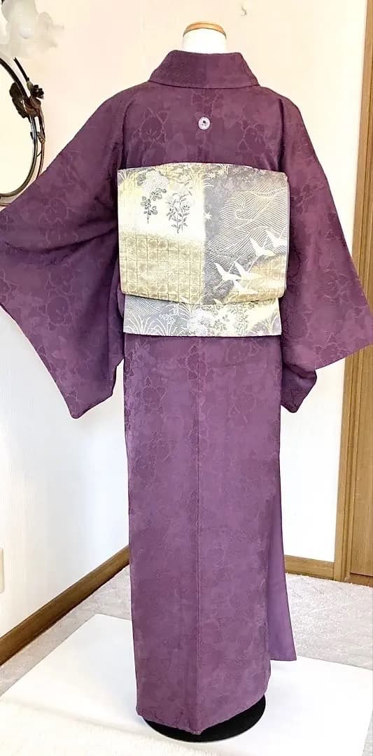 ふっくらと地紋は橘 吉祥古典柄 美品上質正絹 色無地一つ紋 高貴なお色合 準礼装 ふっくらと地紋は橘 吉祥古典柄 美品上質正絹 色無地一つ紋 高貴なお色合 準礼装