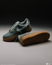 【新品・未使用】タグ箱付　ナイキ エア フォース1 ‘07 LV8 27.5cm