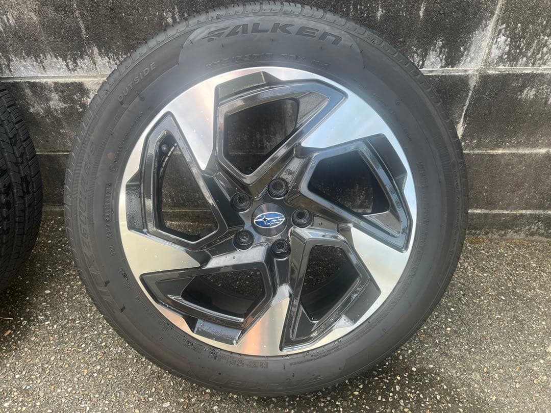 クロストレック　18インチ　タイヤ付純正ホイール