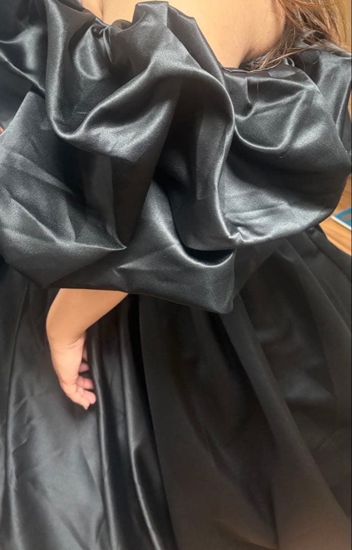 オフショルダー フリル ボリュームドレスブラック ウェディングドレスプラスサイズ4XL 5L 以上