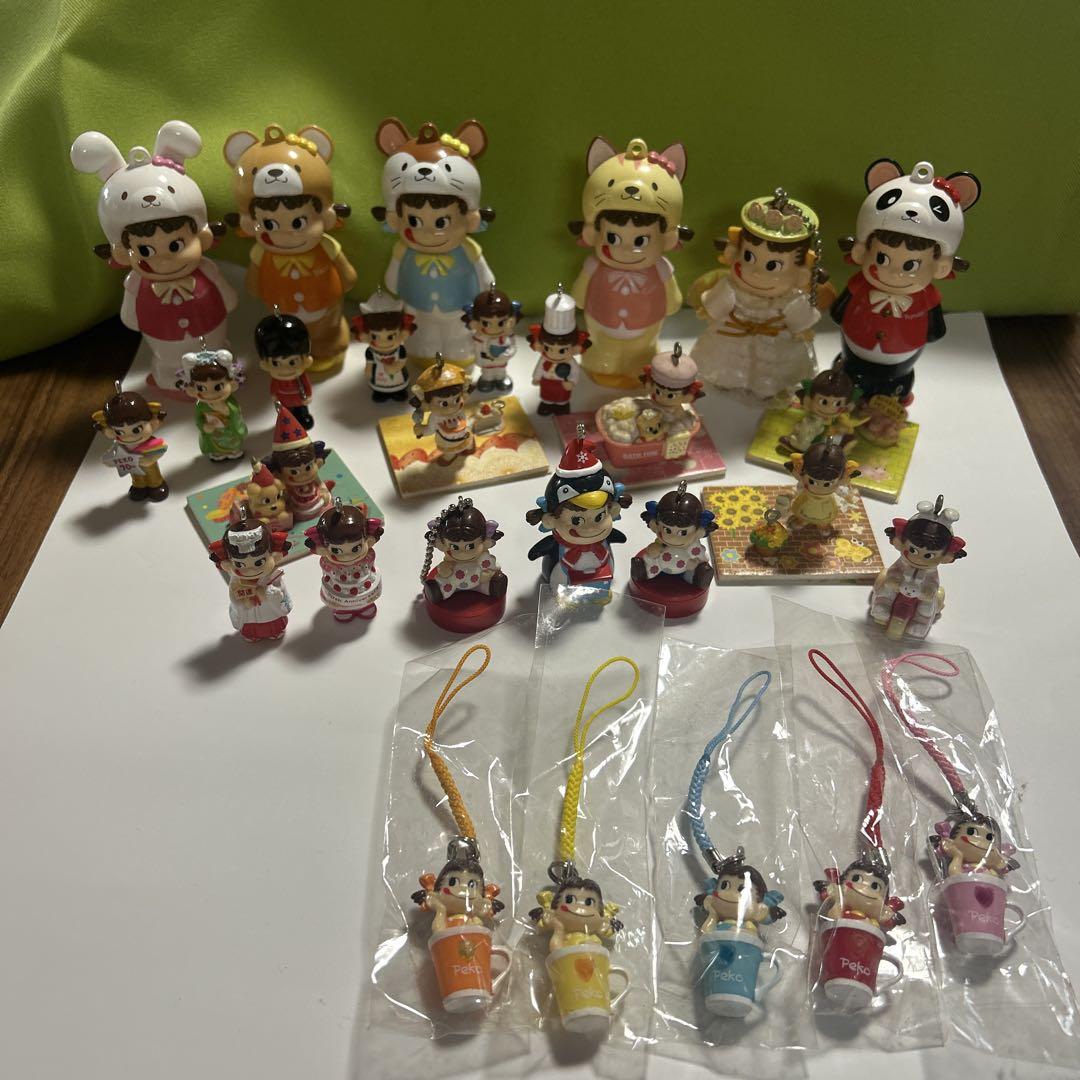 ぺこちゃんキーホルダー・アクリルキーホルダー