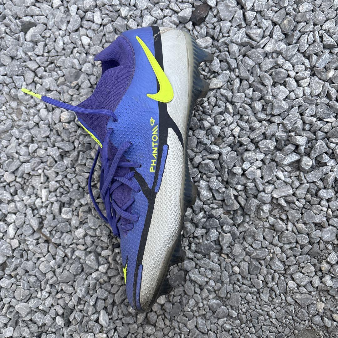 Nike Phantom FG 紫イエロー　トップモデル