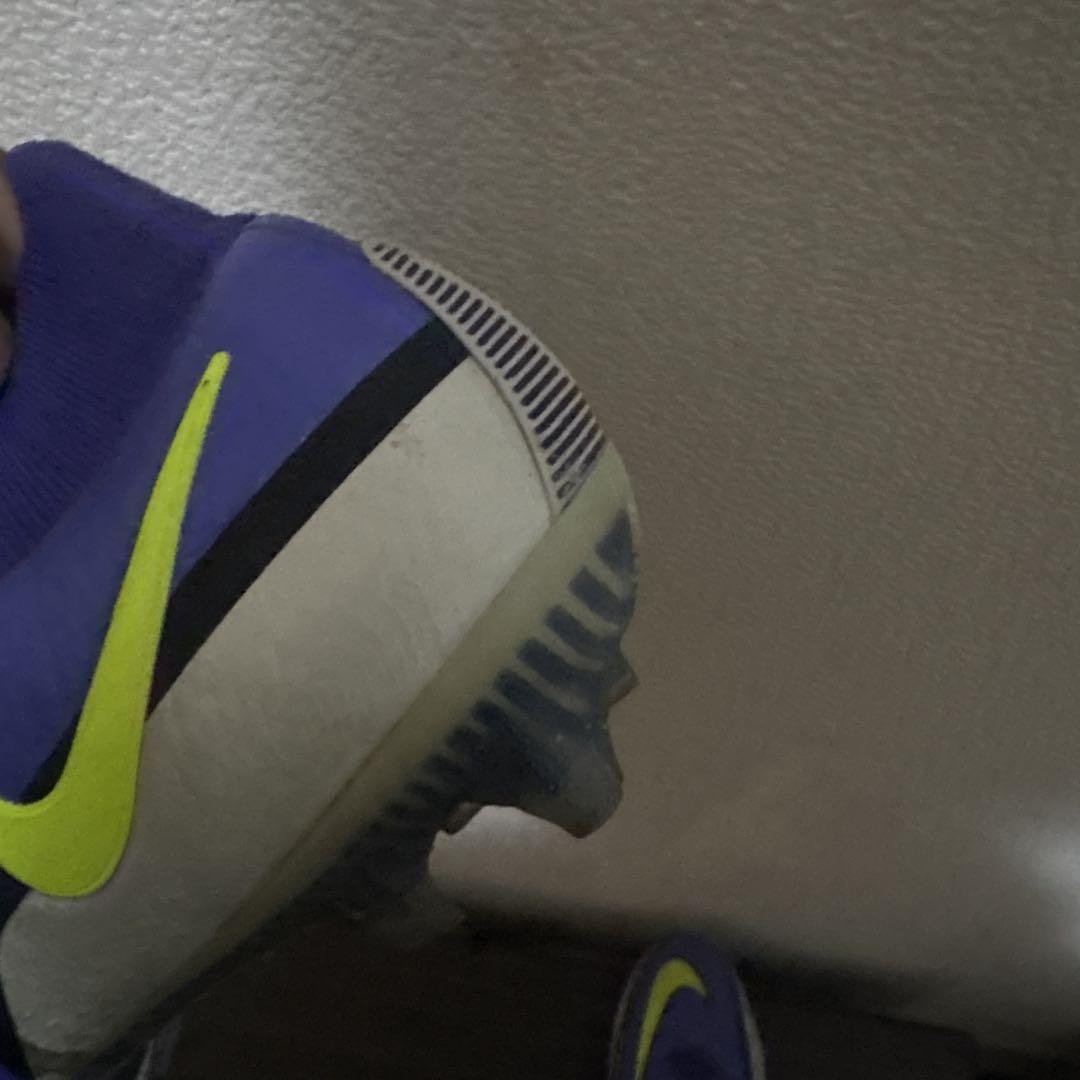 Nike Phantom FG 紫イエロー　トップモデル
