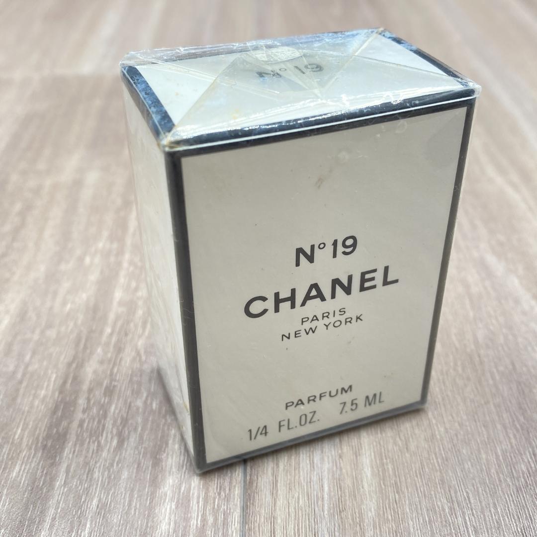 ◆CHANEL 香水　N°19　未開封　コスメ　３点セット