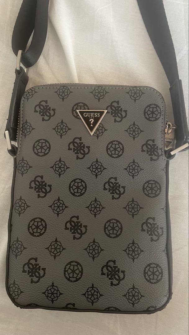 GUESS グレー ショルダーバッグ