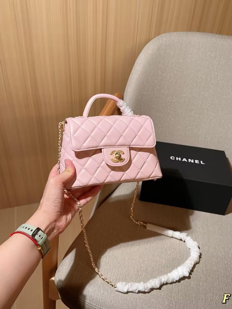 CHANEL ピンク キルティング ハンドバッグ CHANEL ピンク キルティング ショルダーバッグ - メルカリ