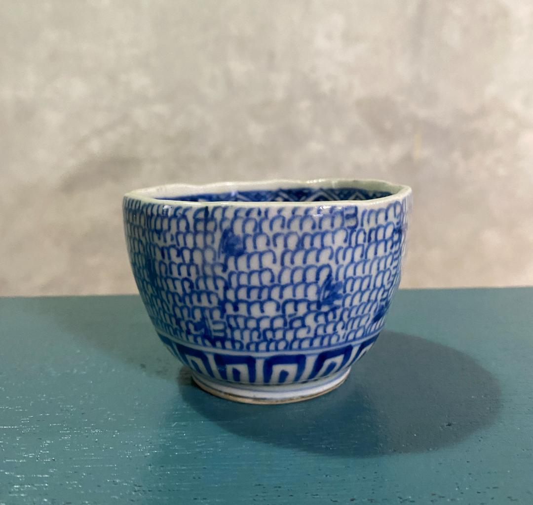 06-05 湯呑み 蕎麦猪口 明治時代 染付微塵唐草 紋様 小道具 骨董