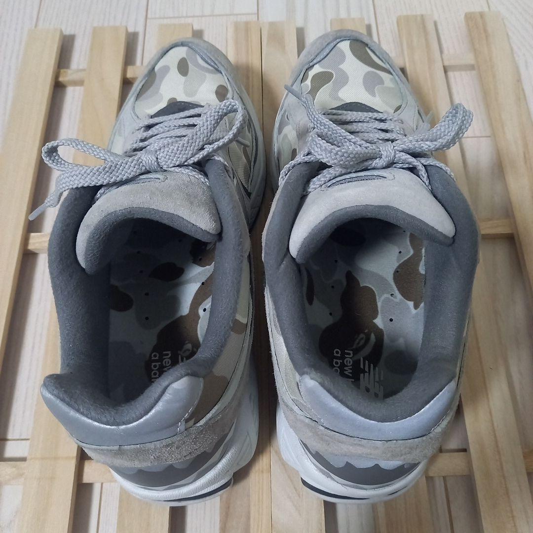 A BATHING APE®︎ × New Balance 2002R