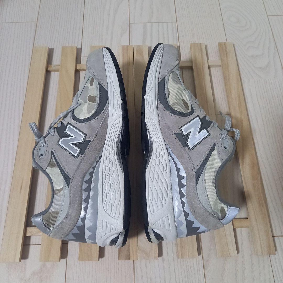 A BATHING APE®︎ × New Balance 2002R