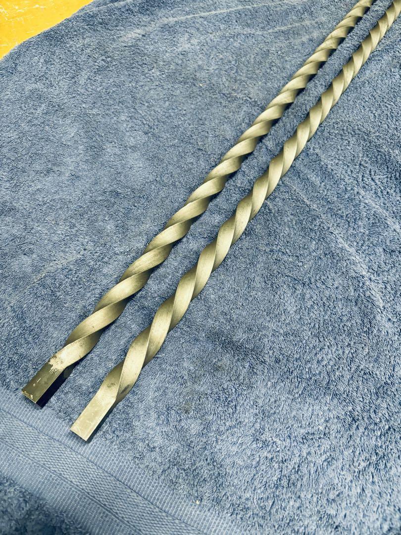 スチール四角棒　スパイラル　16ｘ16x1000mm　鉄　角鋼
