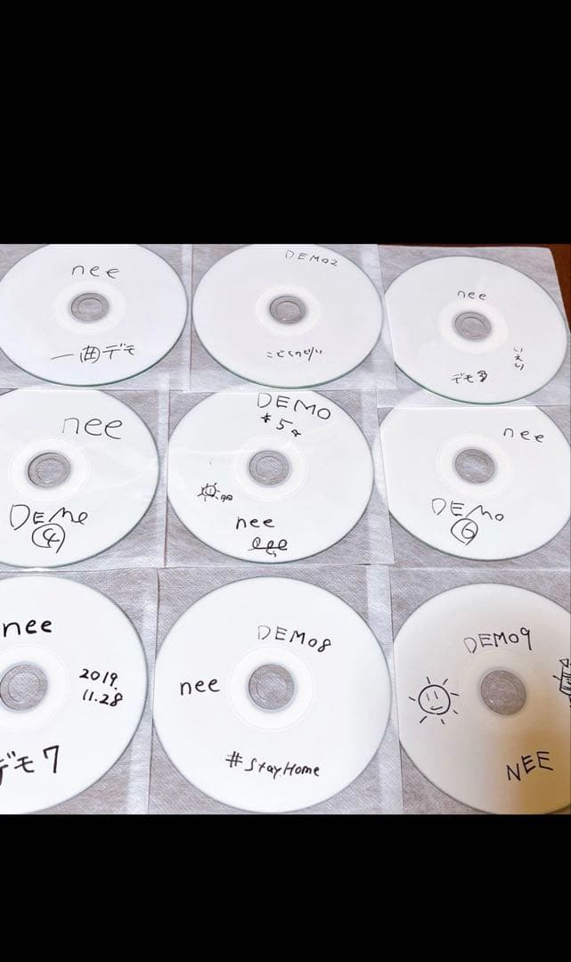 NEE DEMO1 9目立った傷や汚れなし