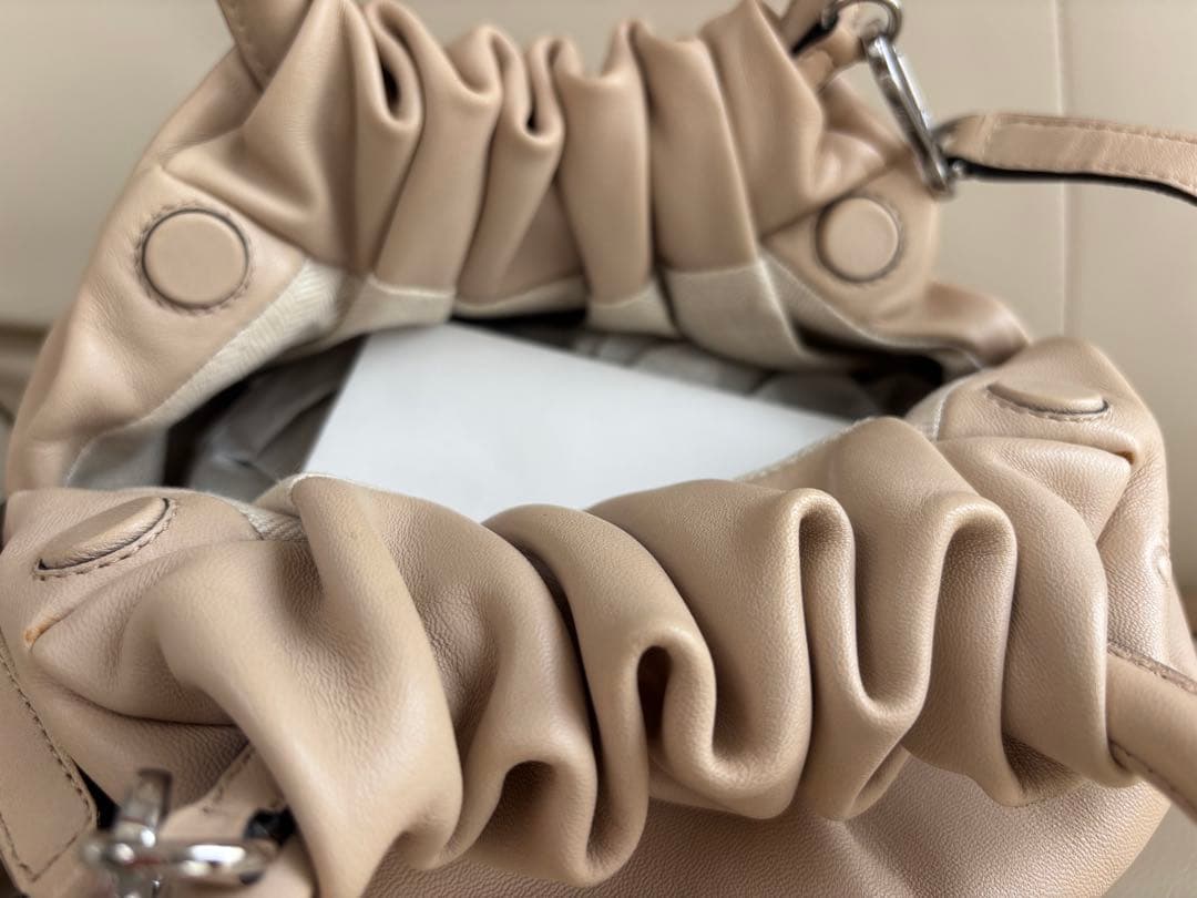 LOEWE ベージュ ショルダーバッグ